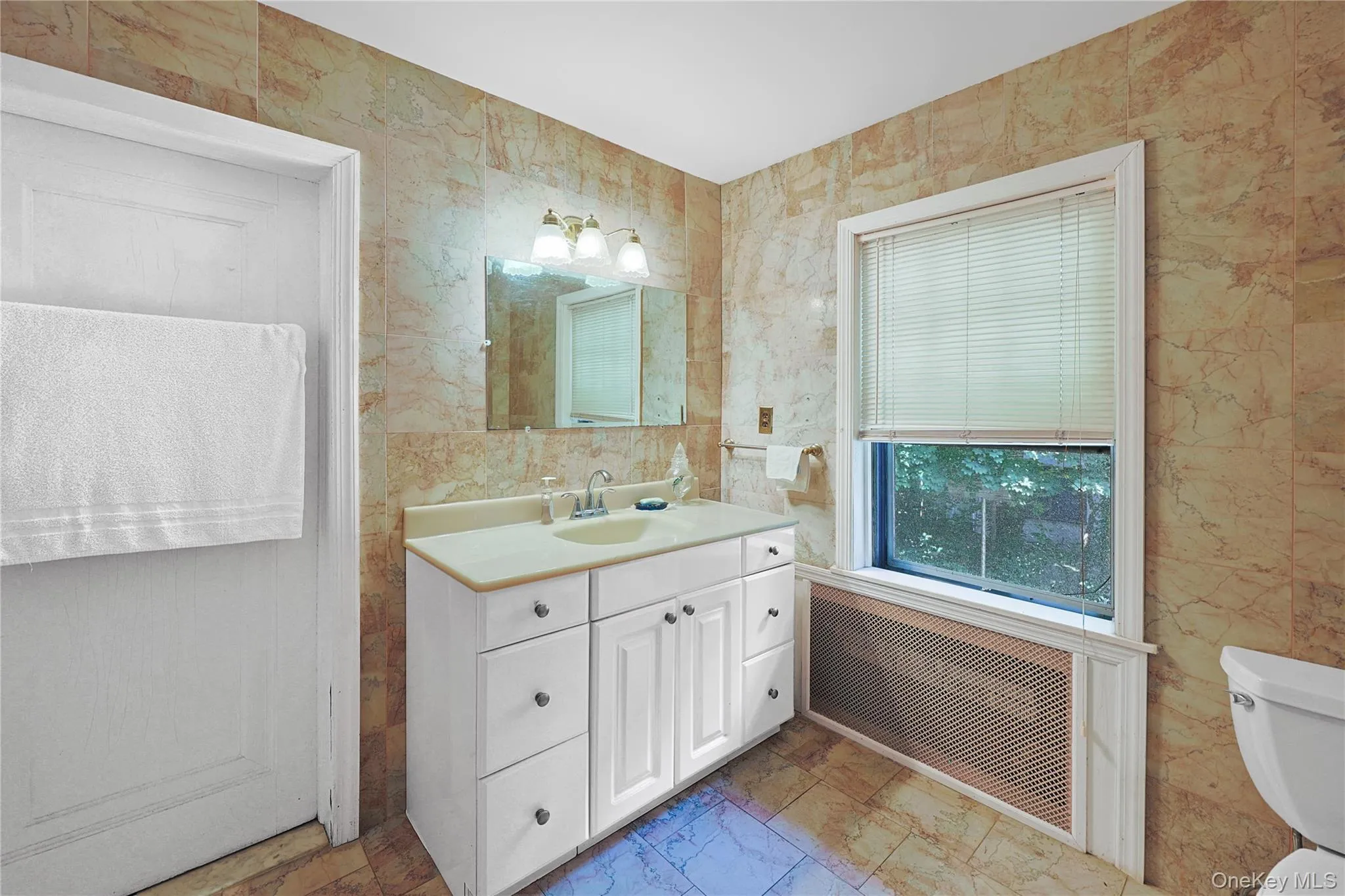 14 Clover Drive, North Hempstead, NY, 4 Bedrooms Bedrooms, 10 Rooms Rooms,2 BathroomsBathrooms,Residential,For Rent,Clover,0,1030494 14 Clover Drive, North Hempstead, NY, 4 Bedrooms Bedrooms, 10 Rooms Rooms,2 BathroomsBathrooms,Residential,For Rent,Clover,0,1030494