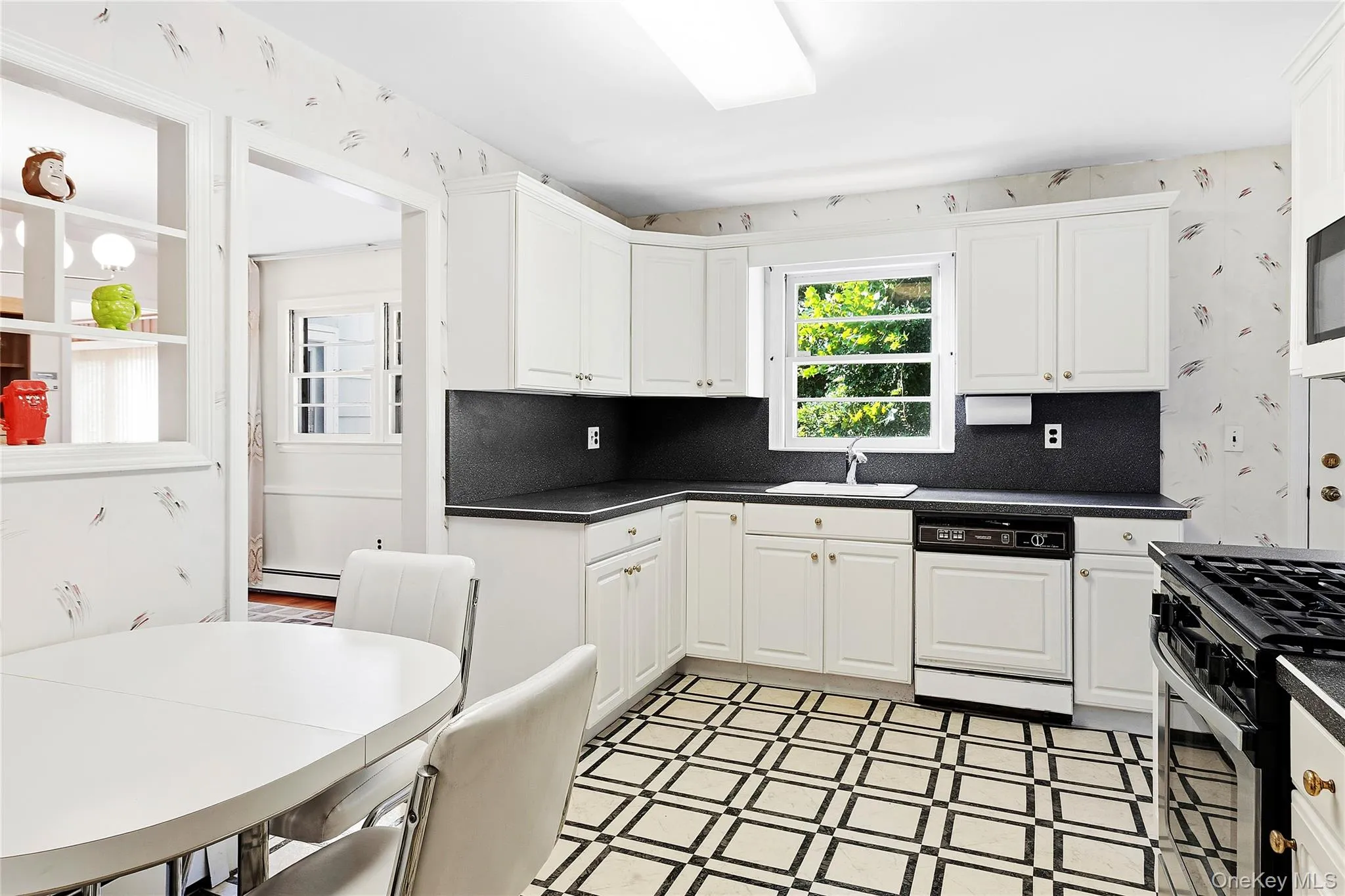 14 Sunview Drive, Glen Cove, NY, 3 Bedrooms Bedrooms, 7 Rooms Rooms,2 BathroomsBathrooms,Residential,For Rent,Sunview,0,1030496 14 Sunview Drive, Glen Cove, NY, 3 Bedrooms Bedrooms, 7 Rooms Rooms,2 BathroomsBathrooms,Residential,For Rent,Sunview,0,1030496