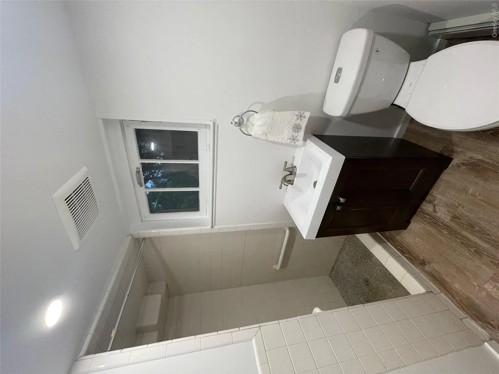 Full Bathroom Full Bathroom
