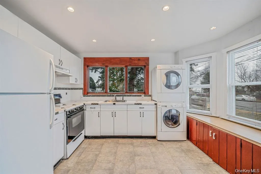 8 Eastern concourse, Babylon, NY, 1 Bedroom Bedrooms, 4 Rooms Rooms,1 BathroomBathrooms,Residential,For Rent,Eastern concourse,0,1030515 8 Eastern concourse, Babylon, NY, 1 Bedroom Bedrooms, 4 Rooms Rooms,1 BathroomBathrooms,Residential,For Rent,Eastern concourse,0,1030515