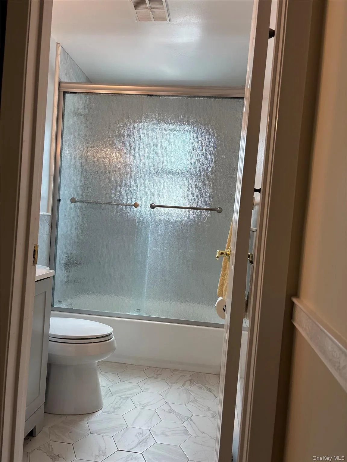 17 Alex Lane, Glen Cove, NY, 3 Bedrooms Bedrooms, 7 Rooms Rooms,2 BathroomsBathrooms,Residential Lease,For Rent,Alex,0,1030524 17 Alex Lane, Glen Cove, NY, 3 Bedrooms Bedrooms, 7 Rooms Rooms,2 BathroomsBathrooms,Residential Lease,For Rent,Alex,0,1030524