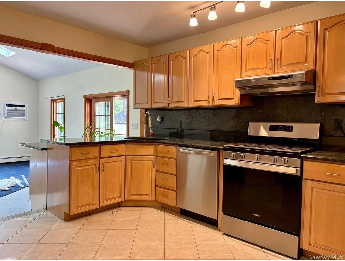 17 Alex Lane, Glen Cove, NY, 3 Bedrooms Bedrooms, 7 Rooms Rooms,2 BathroomsBathrooms,Residential Lease,For Rent,Alex,0,1030524 17 Alex Lane, Glen Cove, NY, 3 Bedrooms Bedrooms, 7 Rooms Rooms,2 BathroomsBathrooms,Residential Lease,For Rent,Alex,0,1030524