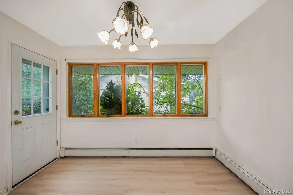 6 Village Drive, Oyster Bay, NY, 5 Bedrooms Bedrooms, 7 Rooms Rooms,3 BathroomsBathrooms,Residential,For Rent,Village,0,1030525 6 Village Drive, Oyster Bay, NY, 5 Bedrooms Bedrooms, 7 Rooms Rooms,3 BathroomsBathrooms,Residential,For Rent,Village,0,1030525