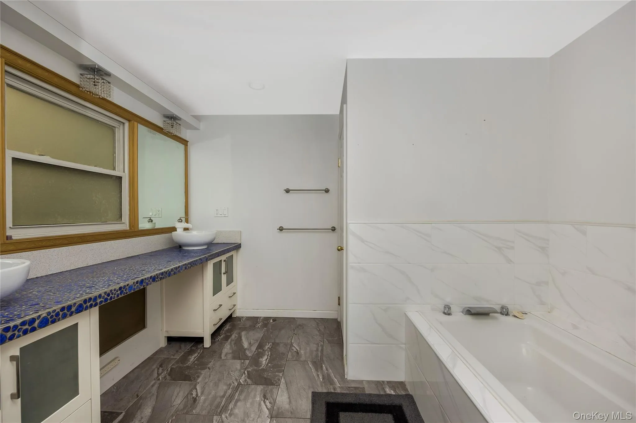 6 Village Drive, Oyster Bay, NY, 5 Bedrooms Bedrooms, 7 Rooms Rooms,3 BathroomsBathrooms,Residential,For Rent,Village,0,1030525 6 Village Drive, Oyster Bay, NY, 5 Bedrooms Bedrooms, 7 Rooms Rooms,3 BathroomsBathrooms,Residential,For Rent,Village,0,1030525
