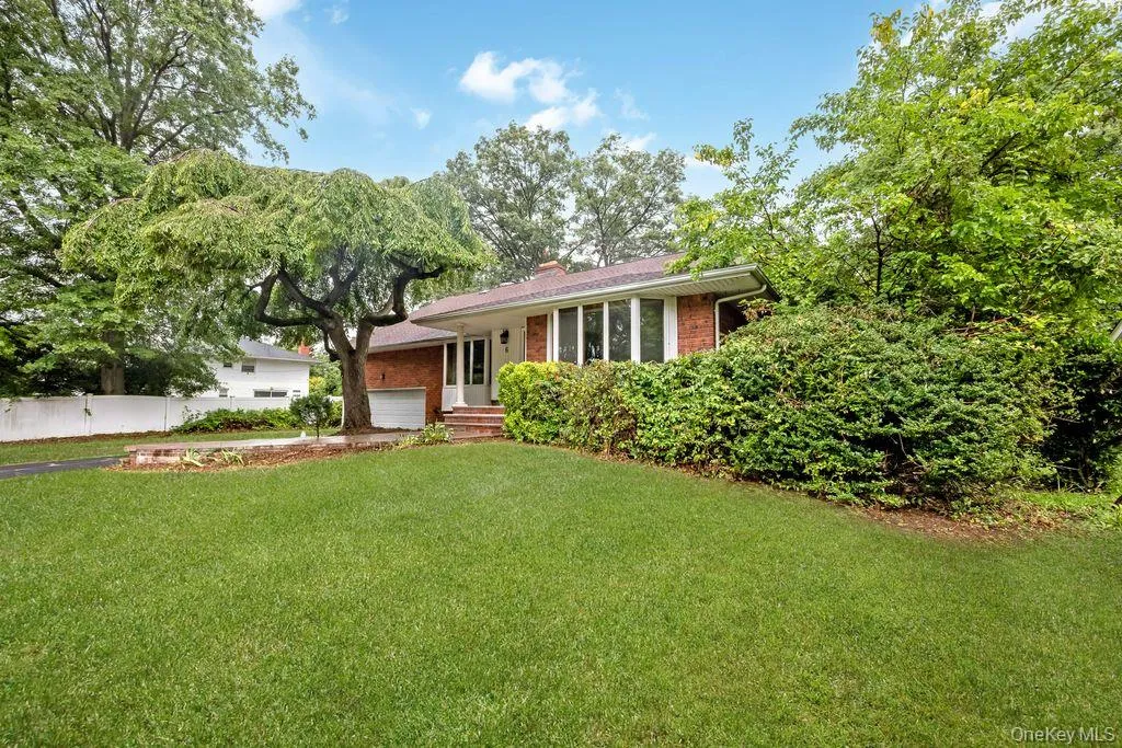 6 Village Drive, Oyster Bay, NY, 5 Bedrooms Bedrooms, 7 Rooms Rooms,3 BathroomsBathrooms,Residential,For Rent,Village,0,1030525 6 Village Drive, Oyster Bay, NY, 5 Bedrooms Bedrooms, 7 Rooms Rooms,3 BathroomsBathrooms,Residential,For Rent,Village,0,1030525