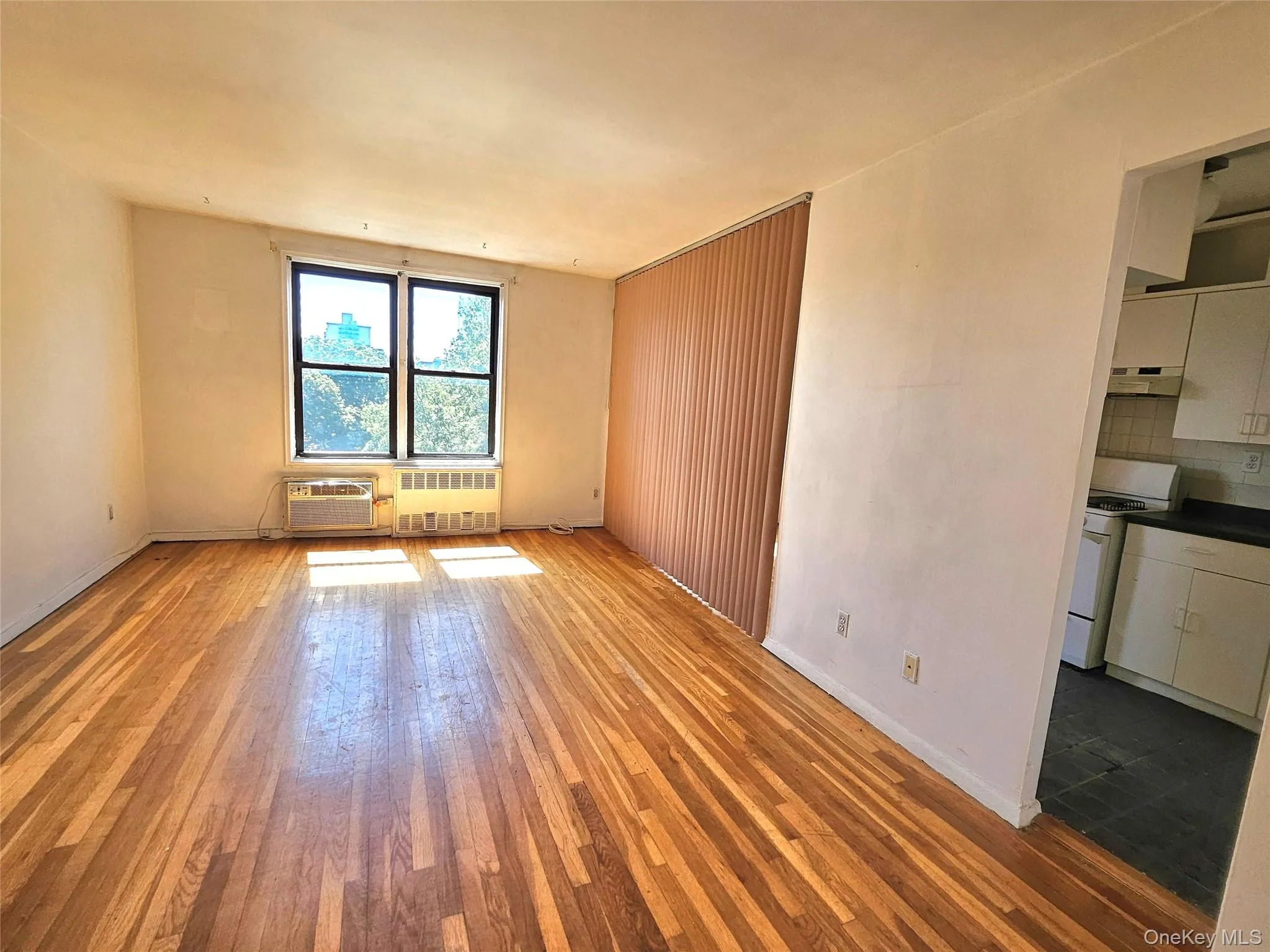87-01 Midland Parkway, New York, NY, 2 Rooms Rooms,1 BathroomBathrooms,Residential,For Rent,Midland,0,1030534 87-01 Midland Parkway, New York, NY, 2 Rooms Rooms,1 BathroomBathrooms,Residential,For Rent,Midland,0,1030534