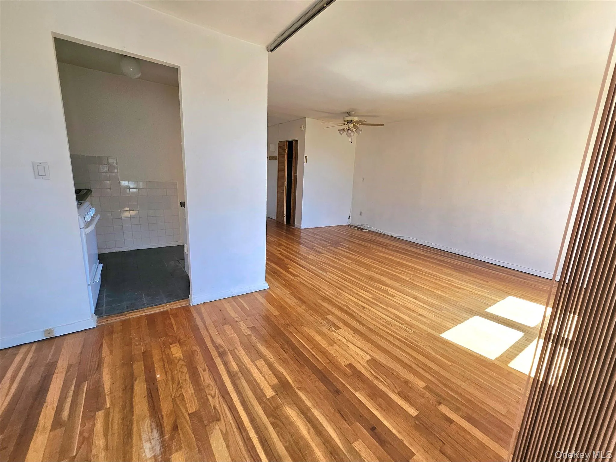 87-01 Midland Parkway, New York, NY, 2 Rooms Rooms,1 BathroomBathrooms,Residential,For Rent,Midland,0,1030534 87-01 Midland Parkway, New York, NY, 2 Rooms Rooms,1 BathroomBathrooms,Residential,For Rent,Midland,0,1030534