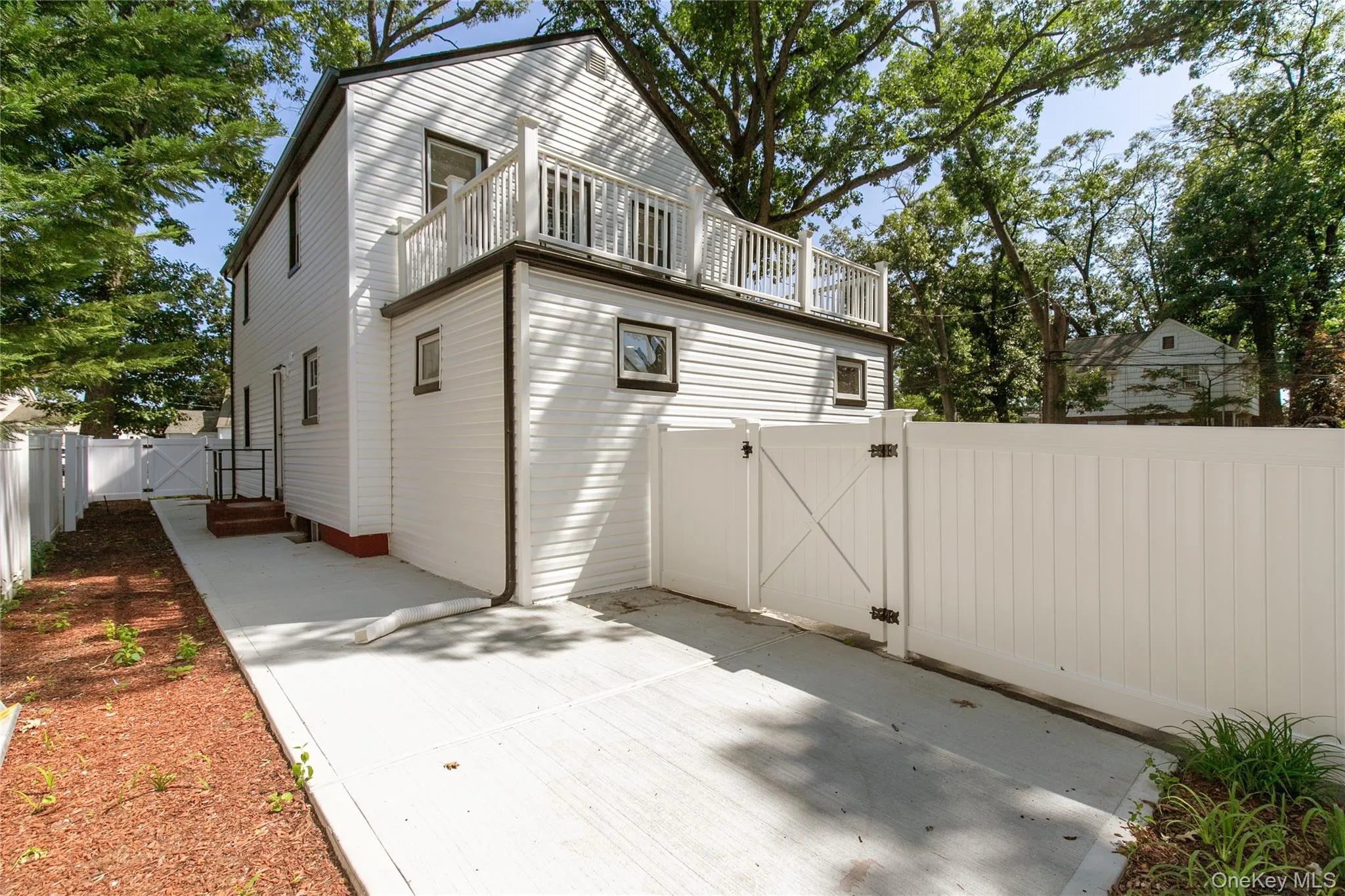 329 Euclid Street, Hempstead, NY, 5 Bedrooms Bedrooms, 9 Rooms Rooms,1 BathroomBathrooms,Residential,For Rent,Euclid,0,1030535 329 Euclid Street, Hempstead, NY, 5 Bedrooms Bedrooms, 9 Rooms Rooms,1 BathroomBathrooms,Residential,For Rent,Euclid,0,1030535