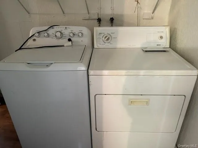 6 Beechwood Place, Oyster Bay, NY, 3 Bedrooms Bedrooms, 7 Rooms Rooms,1 BathroomBathrooms,Residential Lease,For Rent,Beechwood,0,1030542 6 Beechwood Place, Oyster Bay, NY, 3 Bedrooms Bedrooms, 7 Rooms Rooms,1 BathroomBathrooms,Residential Lease,For Rent,Beechwood,0,1030542