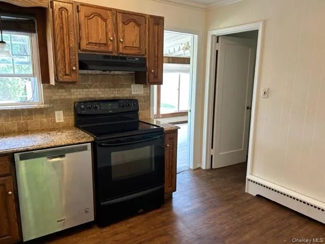 6 Beechwood Place, Oyster Bay, NY, 3 Bedrooms Bedrooms, 7 Rooms Rooms,1 BathroomBathrooms,Residential Lease,For Rent,Beechwood,0,1030542 6 Beechwood Place, Oyster Bay, NY, 3 Bedrooms Bedrooms, 7 Rooms Rooms,1 BathroomBathrooms,Residential Lease,For Rent,Beechwood,0,1030542