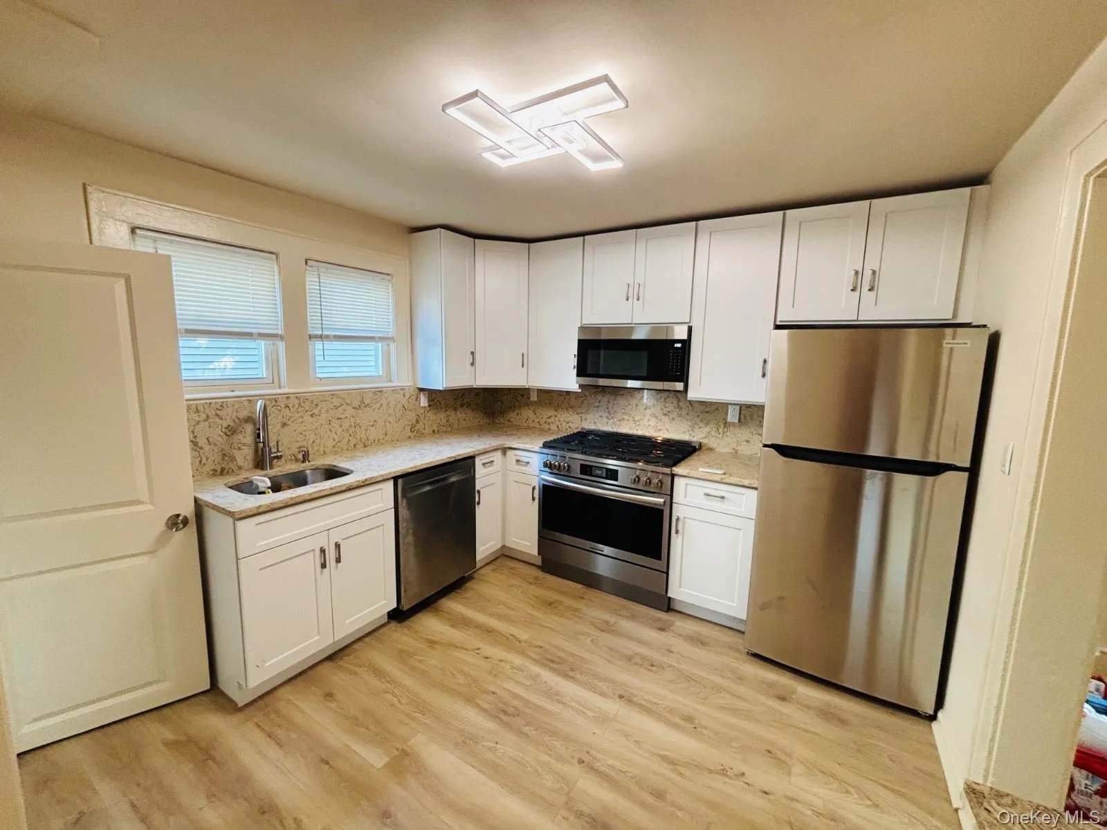 29 Roosevelt Street, Glen Cove, NY, 3 Bedrooms Bedrooms, 6 Rooms Rooms,1 BathroomBathrooms,Residential,For Rent,Roosevelt,0,1030544 29 Roosevelt Street, Glen Cove, NY, 3 Bedrooms Bedrooms, 6 Rooms Rooms,1 BathroomBathrooms,Residential,For Rent,Roosevelt,0,1030544
