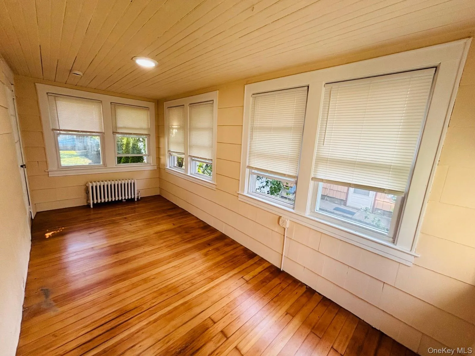 29 Roosevelt Street, Glen Cove, NY, 3 Bedrooms Bedrooms, 6 Rooms Rooms,1 BathroomBathrooms,Residential,For Rent,Roosevelt,0,1030544 29 Roosevelt Street, Glen Cove, NY, 3 Bedrooms Bedrooms, 6 Rooms Rooms,1 BathroomBathrooms,Residential,For Rent,Roosevelt,0,1030544