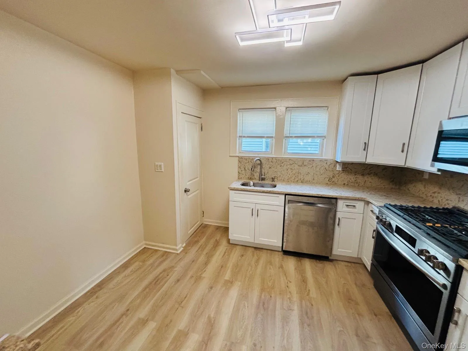 29 Roosevelt Street, Glen Cove, NY, 3 Bedrooms Bedrooms, 6 Rooms Rooms,1 BathroomBathrooms,Residential,For Rent,Roosevelt,0,1030544 29 Roosevelt Street, Glen Cove, NY, 3 Bedrooms Bedrooms, 6 Rooms Rooms,1 BathroomBathrooms,Residential,For Rent,Roosevelt,0,1030544