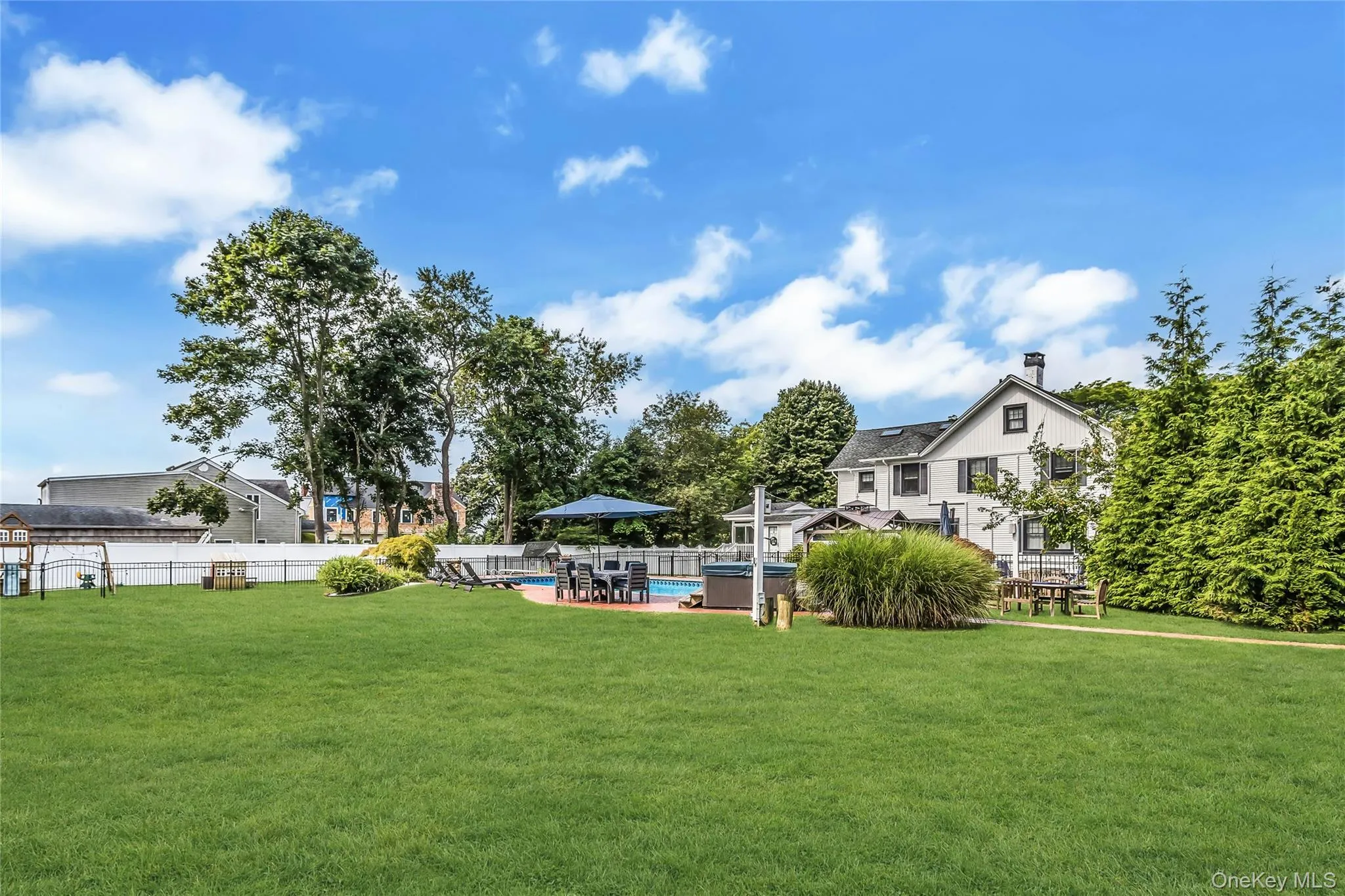 75 Penataquit Avenue, Islip, NY, 6 Bedrooms Bedrooms, 10 Rooms Rooms,3 BathroomsBathrooms,Residential,For Rent,Penataquit,0,1030549 75 Penataquit Avenue, Islip, NY, 6 Bedrooms Bedrooms, 10 Rooms Rooms,3 BathroomsBathrooms,Residential,For Rent,Penataquit,0,1030549