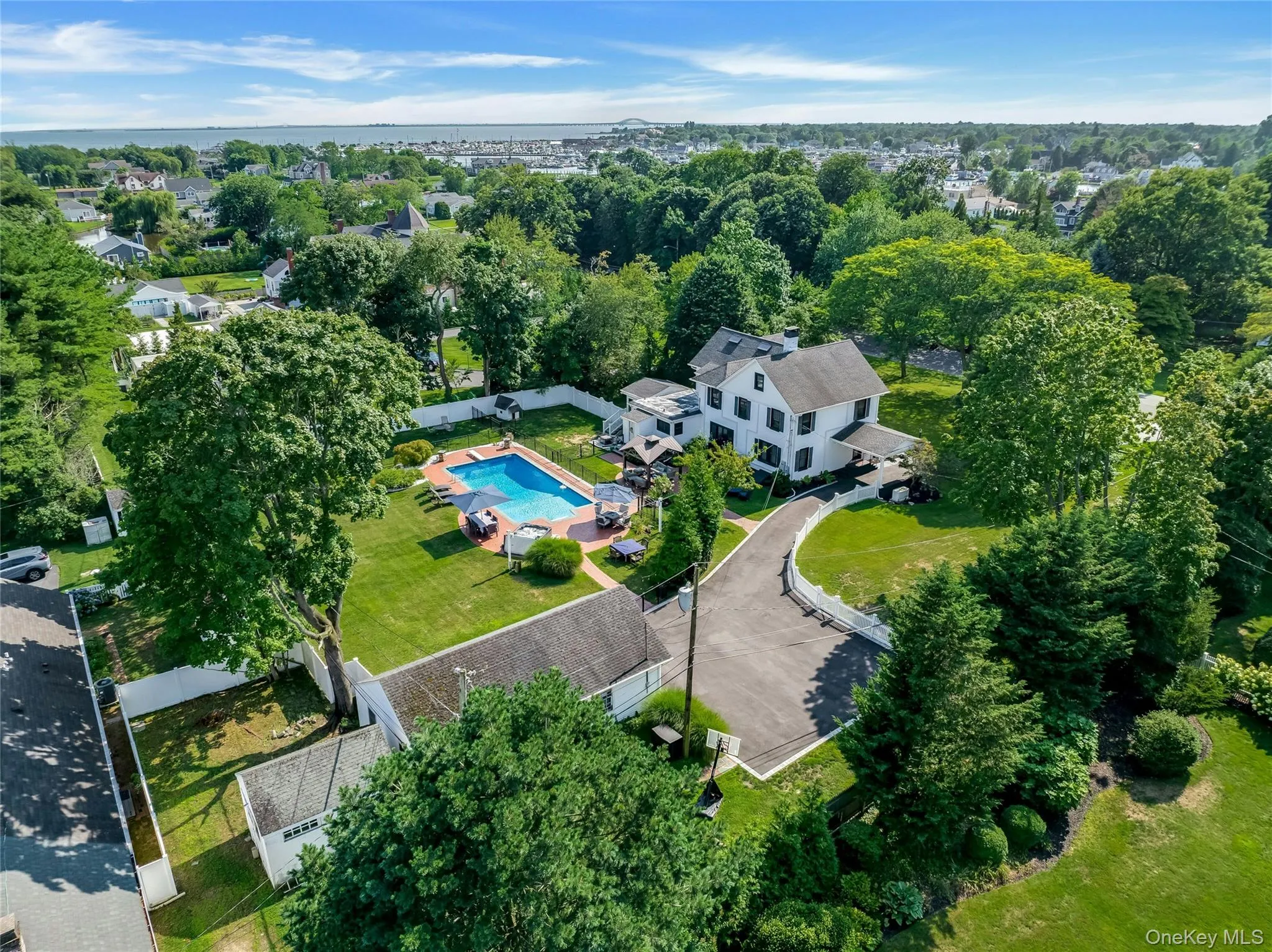 75 Penataquit Avenue, Islip, NY, 6 Bedrooms Bedrooms, 10 Rooms Rooms,3 BathroomsBathrooms,Residential,For Rent,Penataquit,0,1030549 75 Penataquit Avenue, Islip, NY, 6 Bedrooms Bedrooms, 10 Rooms Rooms,3 BathroomsBathrooms,Residential,For Rent,Penataquit,0,1030549