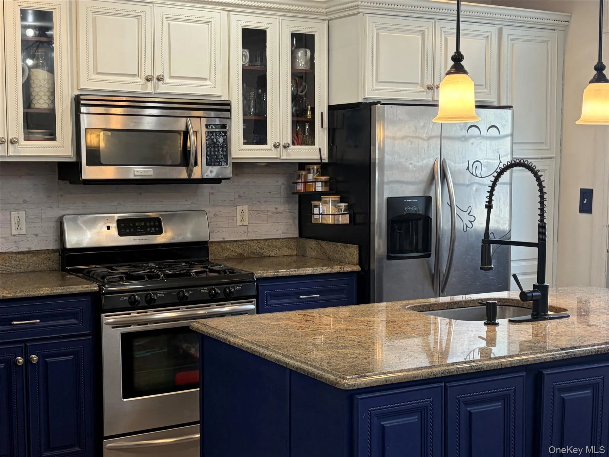 6069 80th Avenue, New York, NY, 5 Bedrooms Bedrooms, 8 Rooms Rooms,2 BathroomsBathrooms,Residential,For Rent,80th,0,1030558 6069 80th Avenue, New York, NY, 5 Bedrooms Bedrooms, 8 Rooms Rooms,2 BathroomsBathrooms,Residential,For Rent,80th,0,1030558