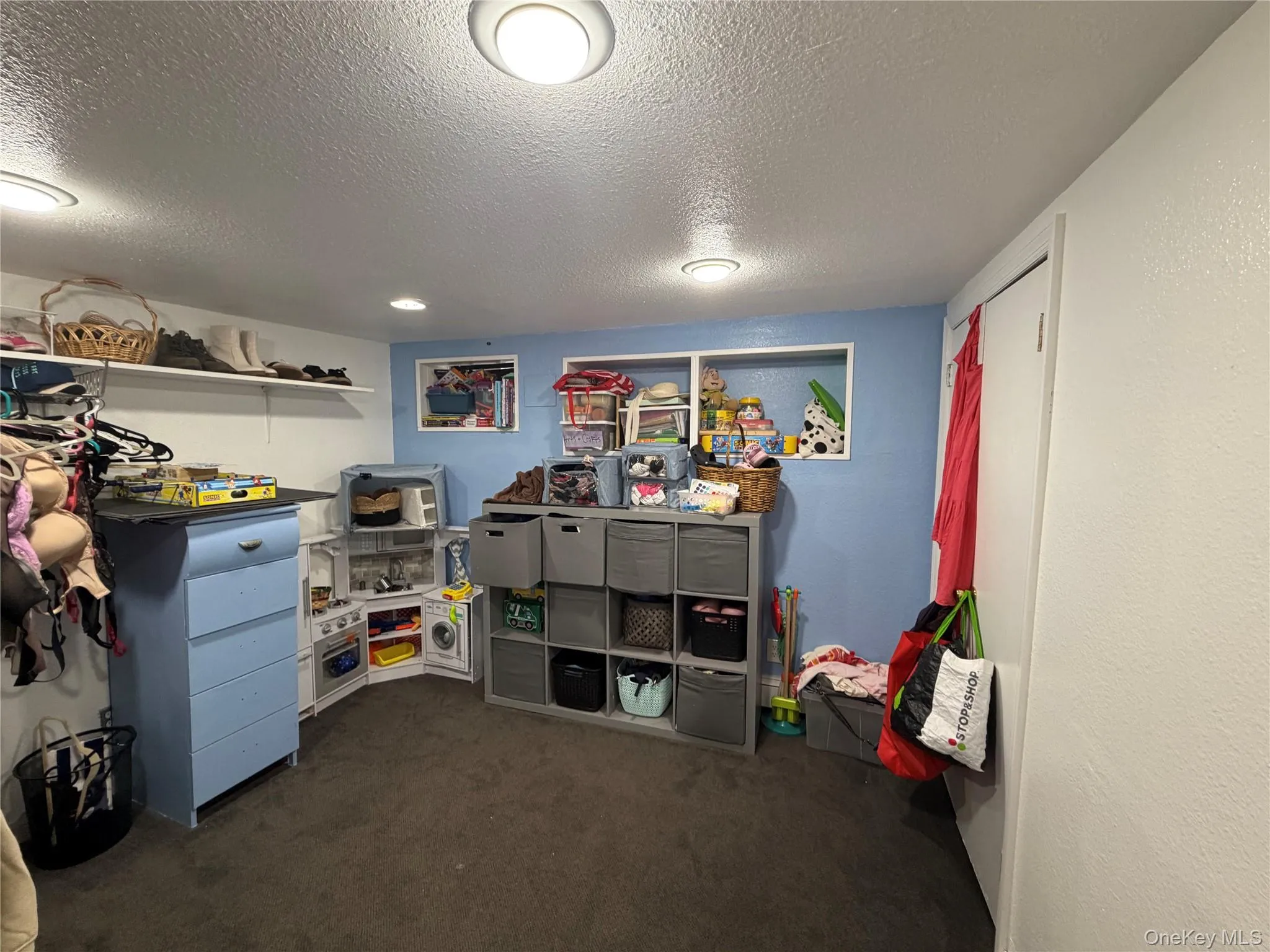 6069 80th Avenue, New York, NY, 5 Bedrooms Bedrooms, 8 Rooms Rooms,2 BathroomsBathrooms,Residential,For Rent,80th,0,1030558 6069 80th Avenue, New York, NY, 5 Bedrooms Bedrooms, 8 Rooms Rooms,2 BathroomsBathrooms,Residential,For Rent,80th,0,1030558