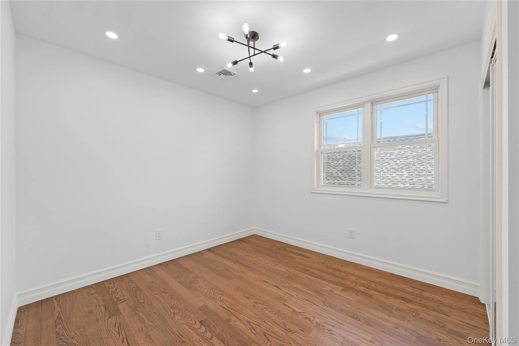 172-12 65th Avenue, New York, NY, 4 Bedrooms Bedrooms, 10 Rooms Rooms,3 BathroomsBathrooms,Residential,For Rent,65th,0,1030574 172-12 65th Avenue, New York, NY, 4 Bedrooms Bedrooms, 10 Rooms Rooms,3 BathroomsBathrooms,Residential,For Rent,65th,0,1030574