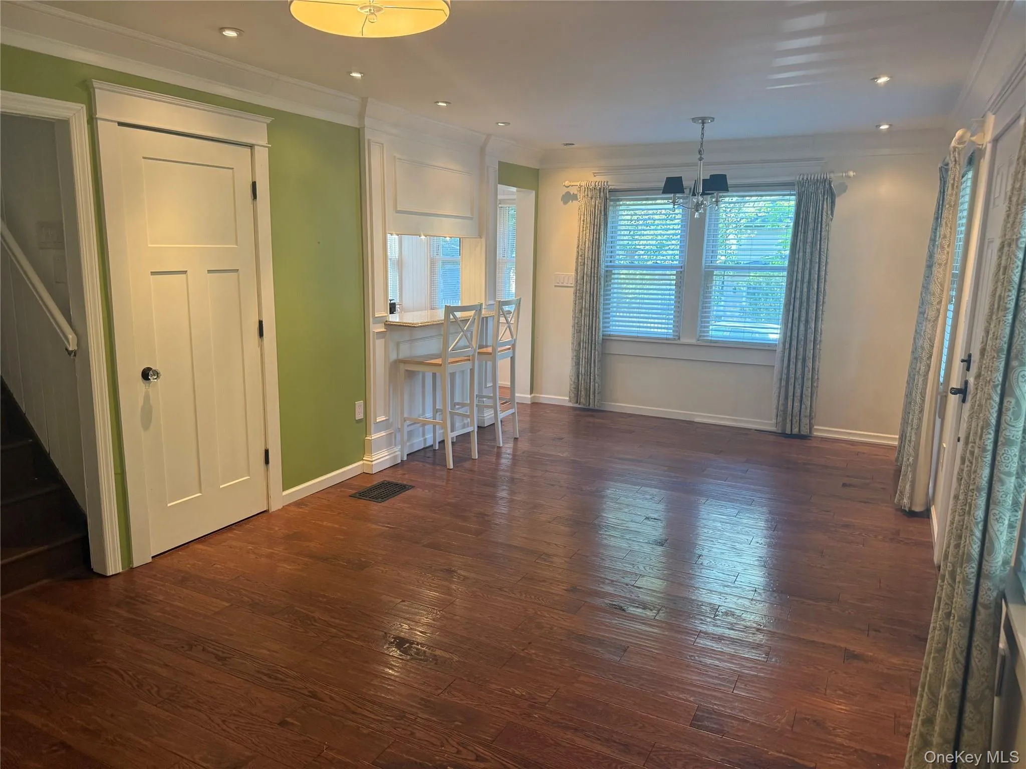 24 8th Avenue, Oyster Bay, NY, 2 Bedrooms Bedrooms, 6 Rooms Rooms,1 BathroomBathrooms,Residential Lease,For Rent,8th,0,1030577 24 8th Avenue, Oyster Bay, NY, 2 Bedrooms Bedrooms, 6 Rooms Rooms,1 BathroomBathrooms,Residential Lease,For Rent,8th,0,1030577