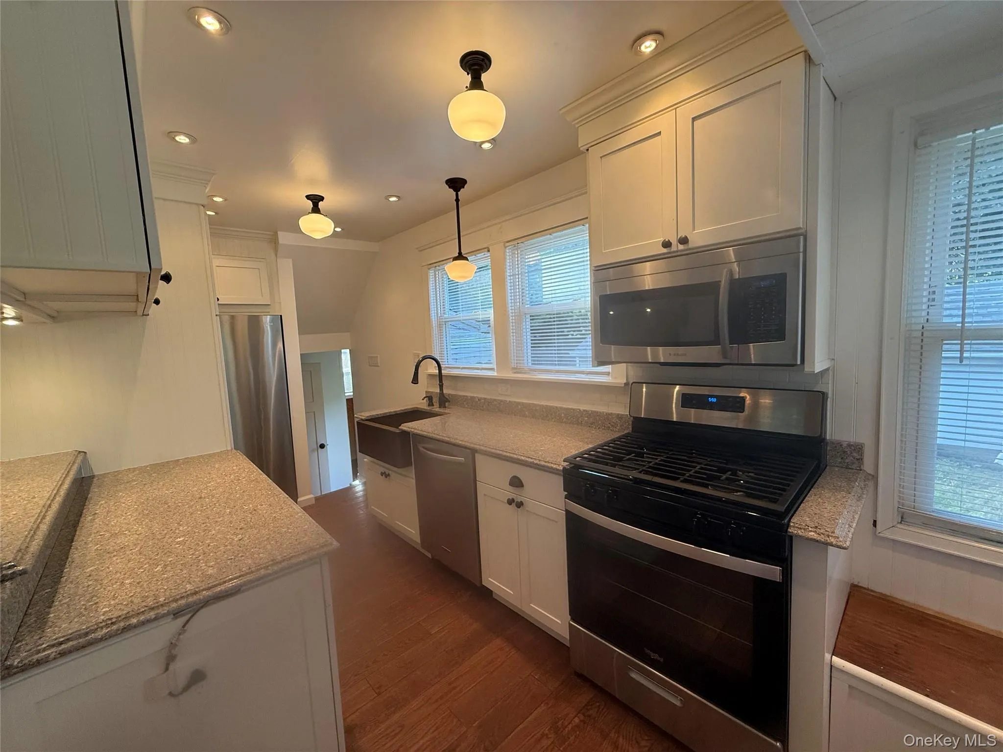 24 8th Avenue, Oyster Bay, NY, 2 Bedrooms Bedrooms, 6 Rooms Rooms,1 BathroomBathrooms,Residential Lease,For Rent,8th,0,1030577 24 8th Avenue, Oyster Bay, NY, 2 Bedrooms Bedrooms, 6 Rooms Rooms,1 BathroomBathrooms,Residential Lease,For Rent,8th,0,1030577