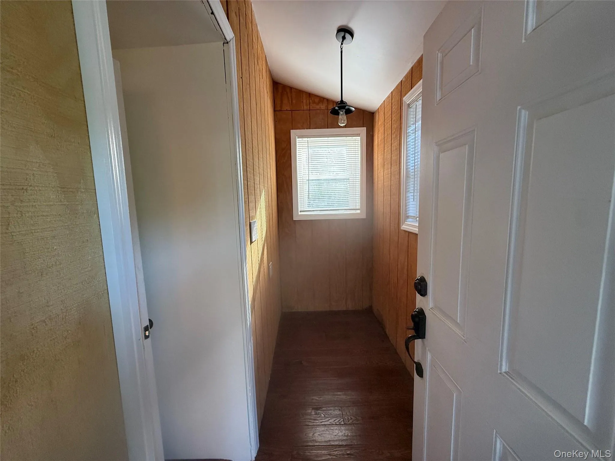 24 8th Avenue, Oyster Bay, NY, 2 Bedrooms Bedrooms, 6 Rooms Rooms,1 BathroomBathrooms,Residential Lease,For Rent,8th,0,1030577 24 8th Avenue, Oyster Bay, NY, 2 Bedrooms Bedrooms, 6 Rooms Rooms,1 BathroomBathrooms,Residential Lease,For Rent,8th,0,1030577