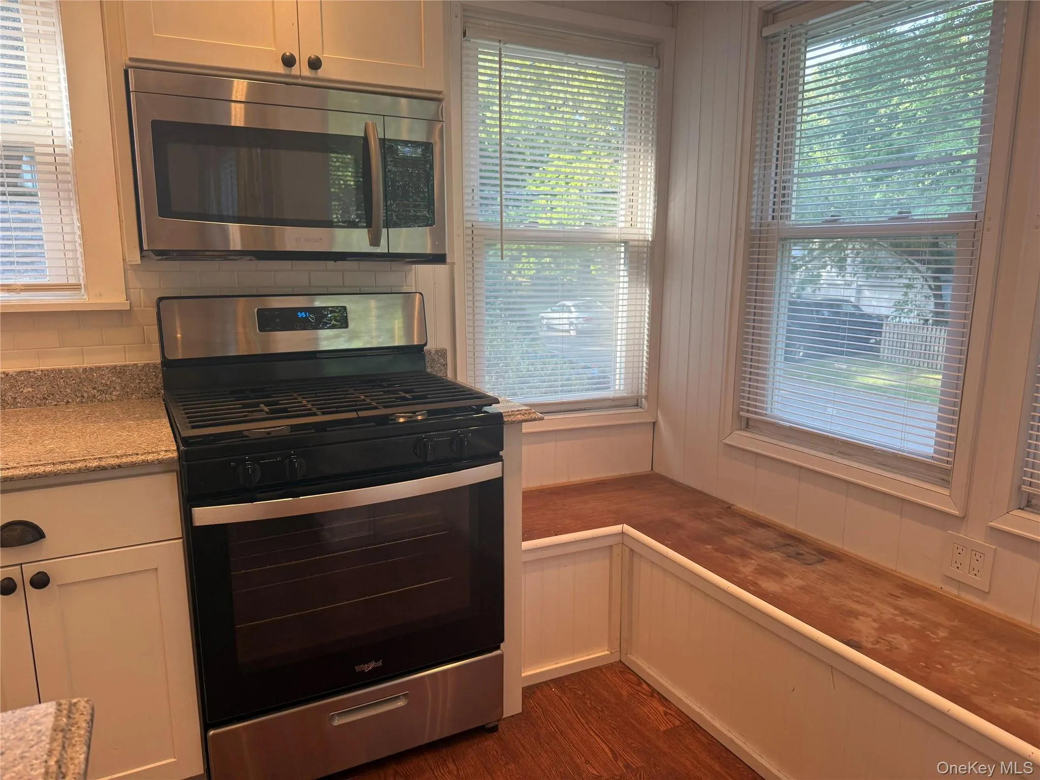 24 8th Avenue, Oyster Bay, NY, 2 Bedrooms Bedrooms, 6 Rooms Rooms,1 BathroomBathrooms,Residential Lease,For Rent,8th,0,1030577 24 8th Avenue, Oyster Bay, NY, 2 Bedrooms Bedrooms, 6 Rooms Rooms,1 BathroomBathrooms,Residential Lease,For Rent,8th,0,1030577