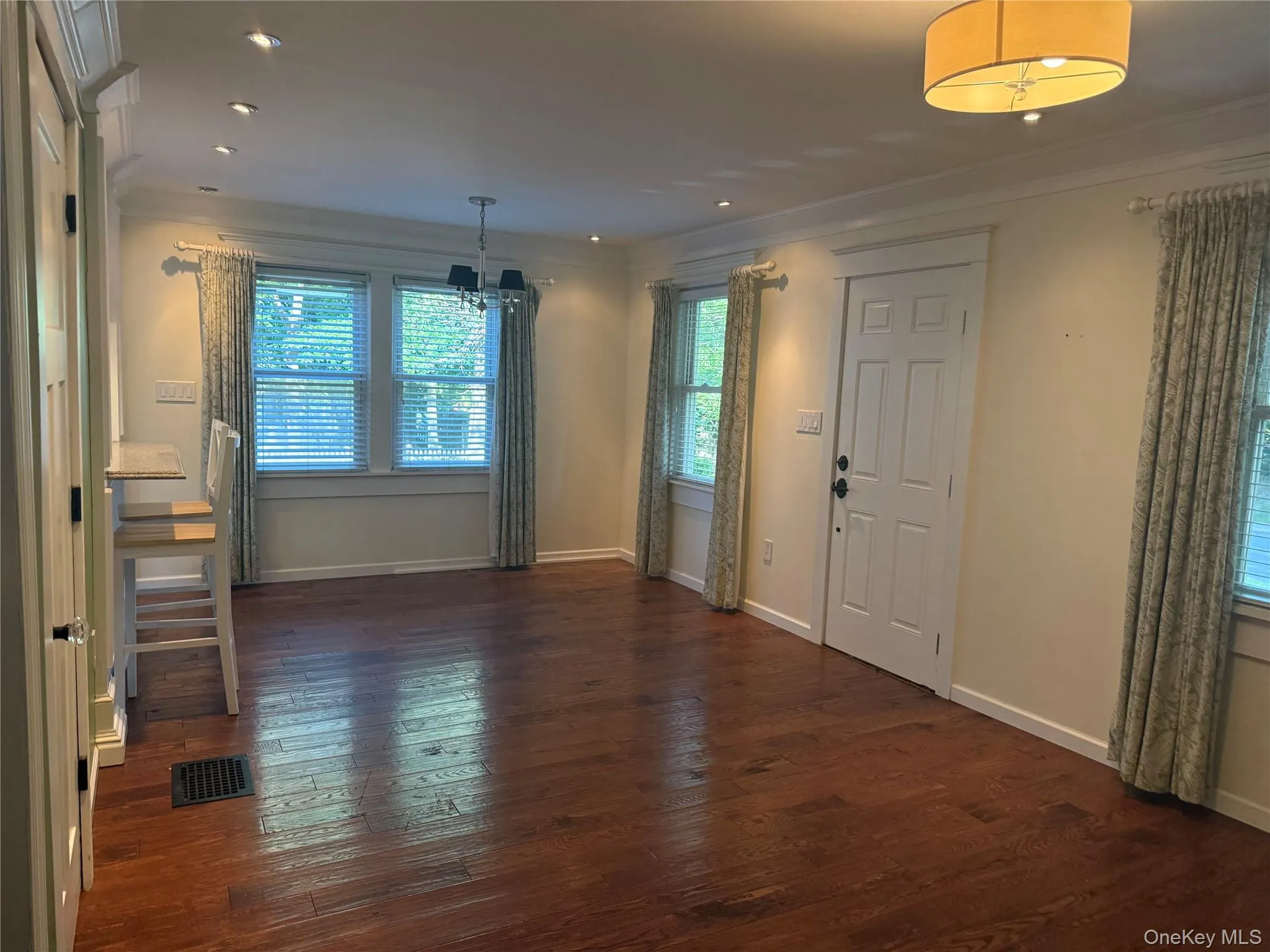 24 8th Avenue, Oyster Bay, NY, 2 Bedrooms Bedrooms, 6 Rooms Rooms,1 BathroomBathrooms,Residential Lease,For Rent,8th,0,1030577 24 8th Avenue, Oyster Bay, NY, 2 Bedrooms Bedrooms, 6 Rooms Rooms,1 BathroomBathrooms,Residential Lease,For Rent,8th,0,1030577