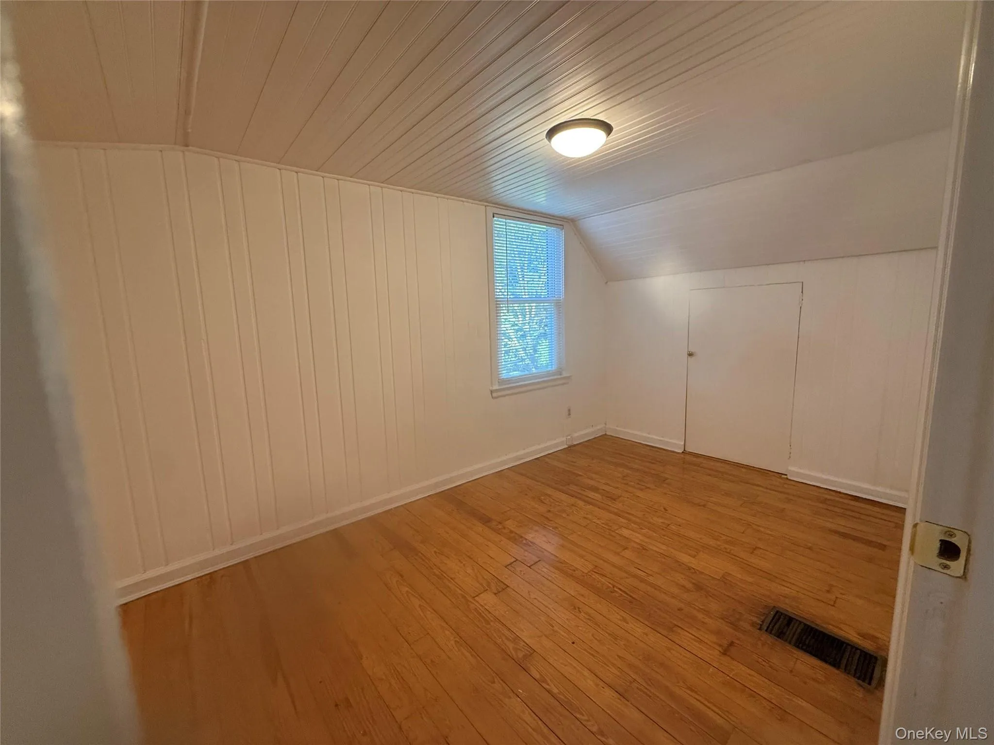 24 8th Avenue, Oyster Bay, NY, 2 Bedrooms Bedrooms, 6 Rooms Rooms,1 BathroomBathrooms,Residential Lease,For Rent,8th,0,1030577 24 8th Avenue, Oyster Bay, NY, 2 Bedrooms Bedrooms, 6 Rooms Rooms,1 BathroomBathrooms,Residential Lease,For Rent,8th,0,1030577