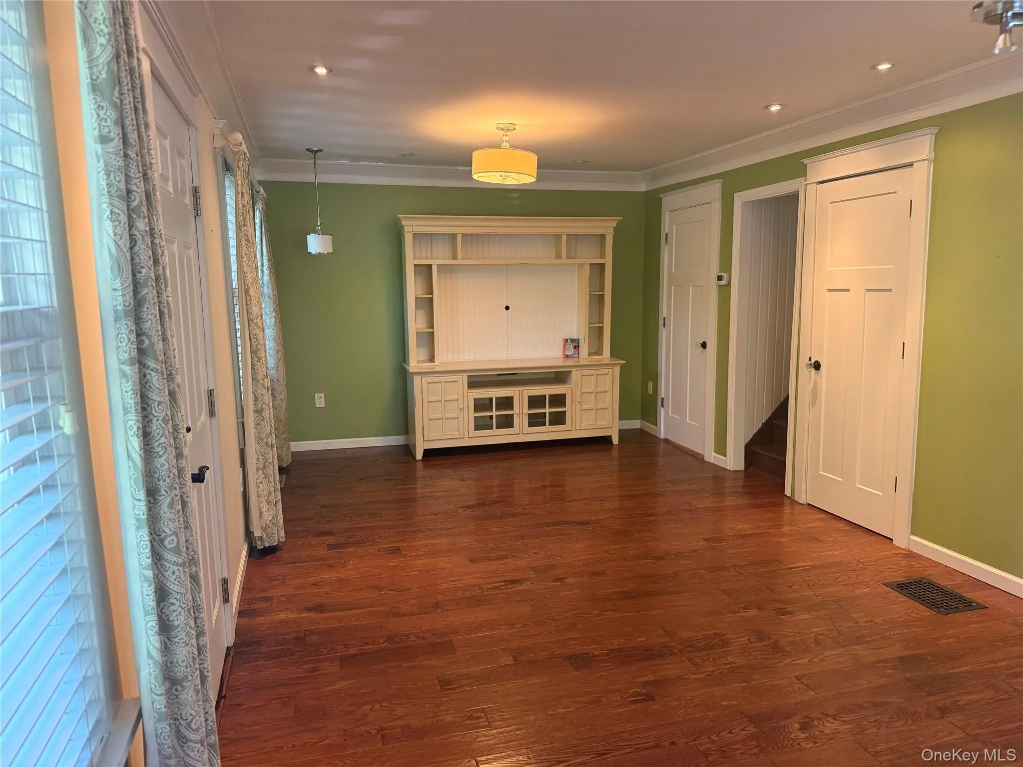 24 8th Avenue, Oyster Bay, NY, 2 Bedrooms Bedrooms, 6 Rooms Rooms,1 BathroomBathrooms,Residential Lease,For Rent,8th,0,1030577 24 8th Avenue, Oyster Bay, NY, 2 Bedrooms Bedrooms, 6 Rooms Rooms,1 BathroomBathrooms,Residential Lease,For Rent,8th,0,1030577