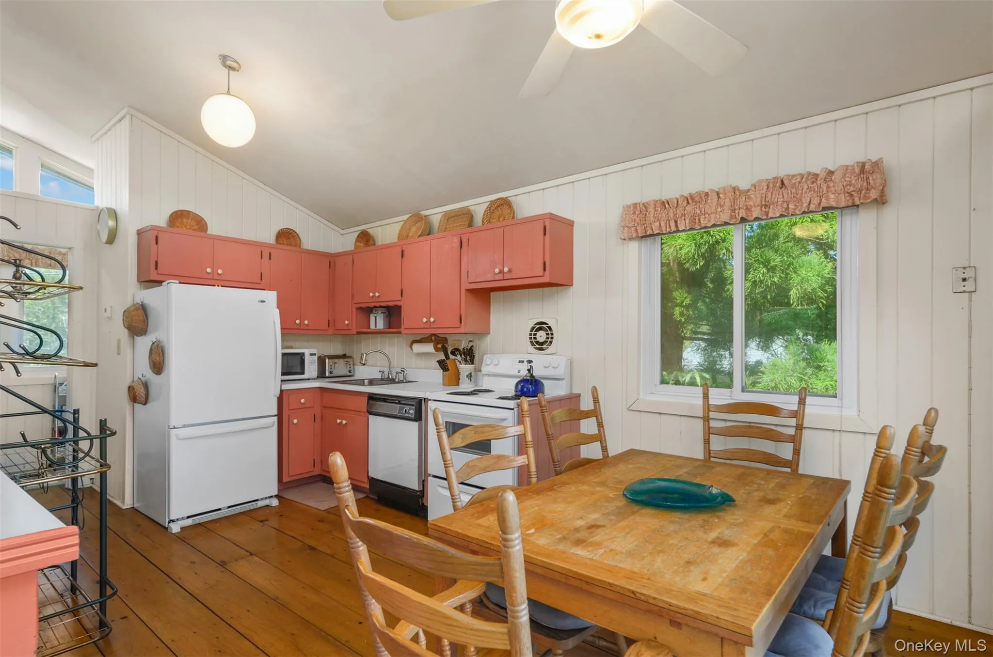 Open kitchen to dining Open kitchen to dining