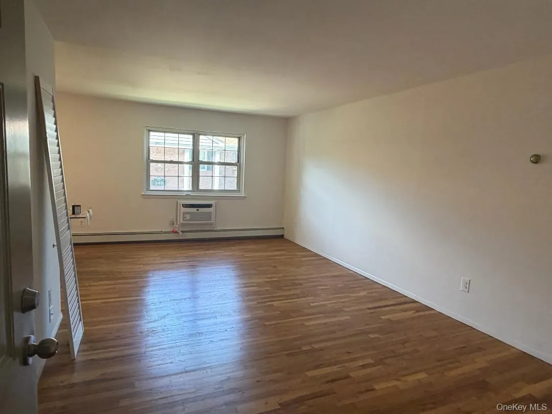 338 Lakeland Avenue, Islip, NY, 1 Bedroom Bedrooms, 4 Rooms Rooms,1 BathroomBathrooms,Residential,For Rent,Lakeland,0,1030594 338 Lakeland Avenue, Islip, NY, 1 Bedroom Bedrooms, 4 Rooms Rooms,1 BathroomBathrooms,Residential,For Rent,Lakeland,0,1030594