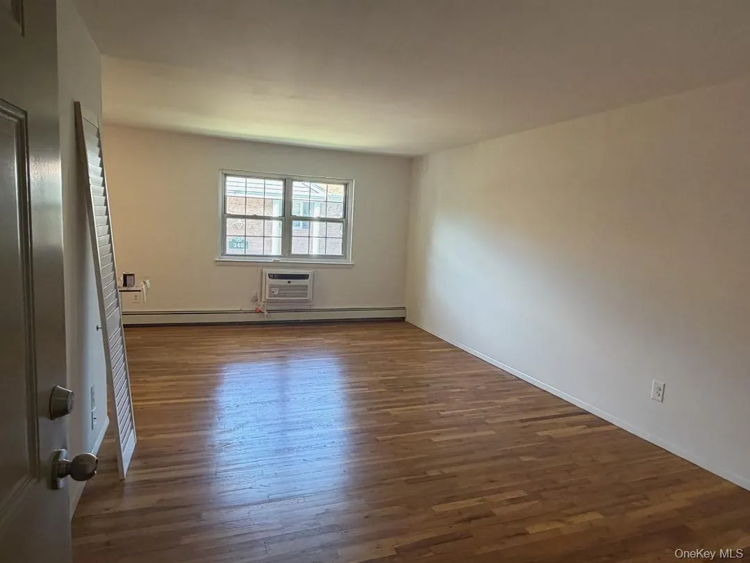 338 Lakeland Avenue, Islip, NY, 1 Bedroom Bedrooms, 4 Rooms Rooms,1 BathroomBathrooms,Residential,For Rent,Lakeland,0,1030594 338 Lakeland Avenue, Islip, NY, 1 Bedroom Bedrooms, 4 Rooms Rooms,1 BathroomBathrooms,Residential,For Rent,Lakeland,0,1030594