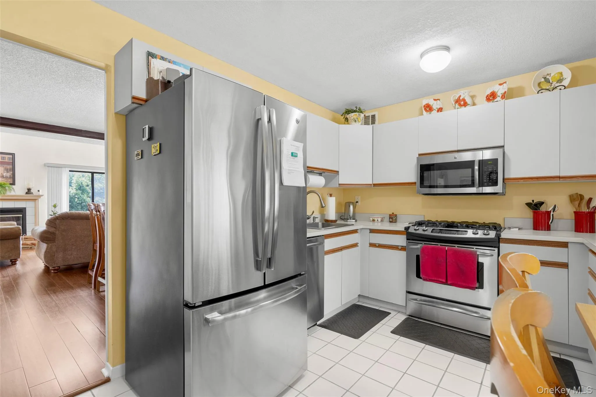 Bright Eat-in-Kitchen functions well for any chief who loves cooking & entertaining formally or casually. You will love the easy access to Dining room, Living room & Deck. Bright Eat-in-Kitchen functions well for any chief who loves cooking & entertaining formally or casually. You will love the easy access to Dining room, Living room & Deck.