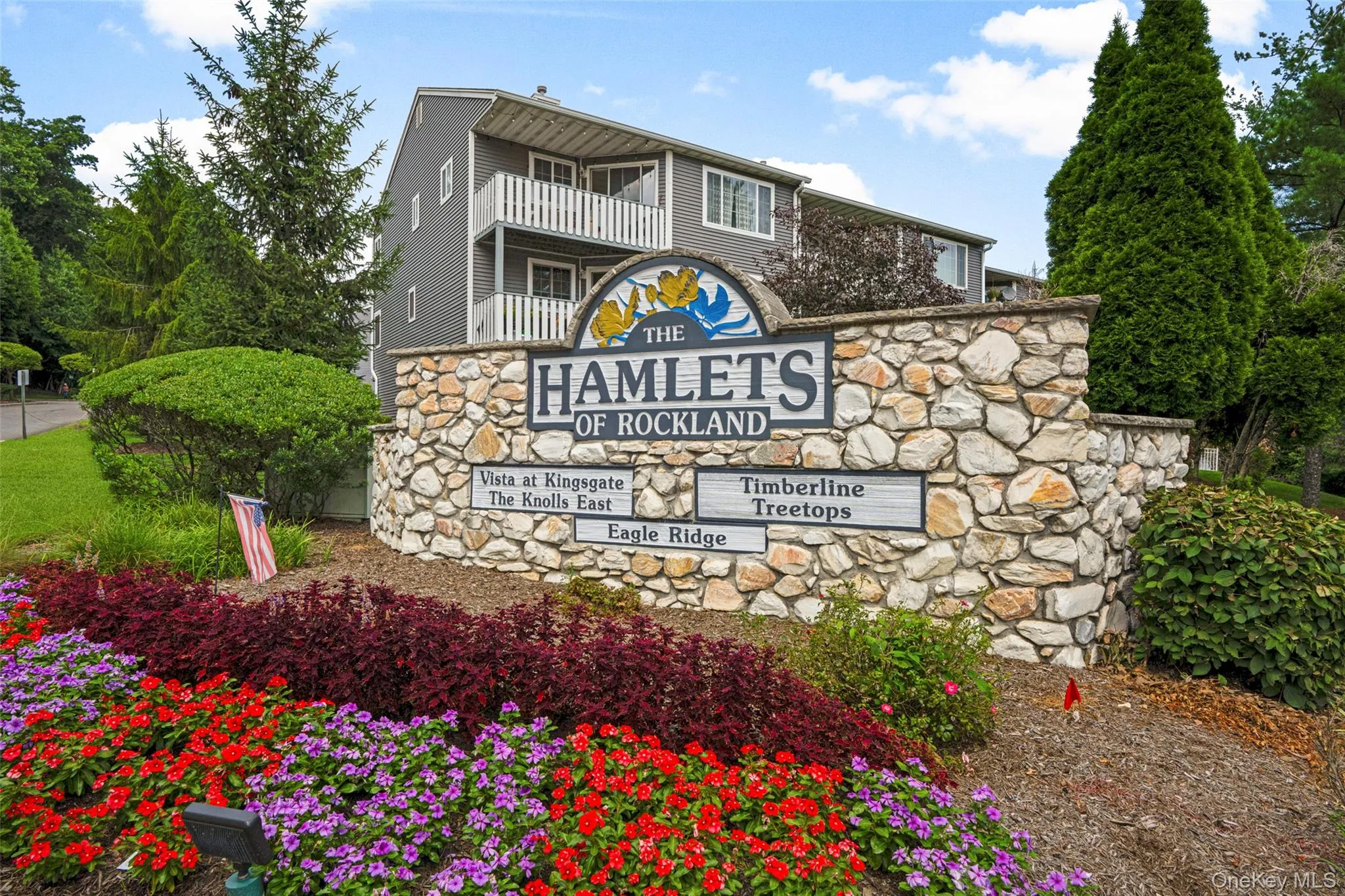 One of Two Main Entrances into The Hamlets comprised of 5 communities. Highly Desirable Pet Friendly Community! 59 Chester Ln is located in Vista at Kingsgate. Public Transit close to Entrance. Shopping & Restaurants minutes away. One of Two Main Entrances into The Hamlets comprised of 5 communities. Highly Desirable Pet Friendly Community! 59 Chester Ln is located in Vista at Kingsgate. Public Transit close to Entrance. Shopping & Restaurants minutes away.