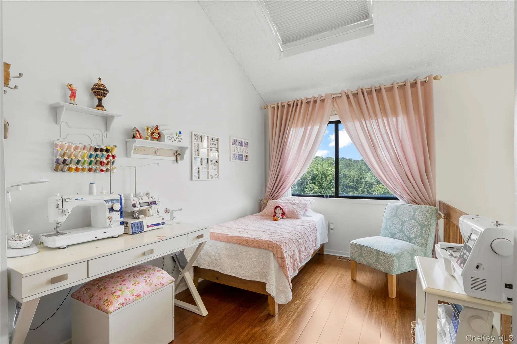 Windowed Loft with Skylight overlooking living room currently being used as guest/sewing room; ideal office space, gym or whatever... Windowed Loft with Skylight overlooking living room currently being used as guest/sewing room; ideal office space, gym or whatever...