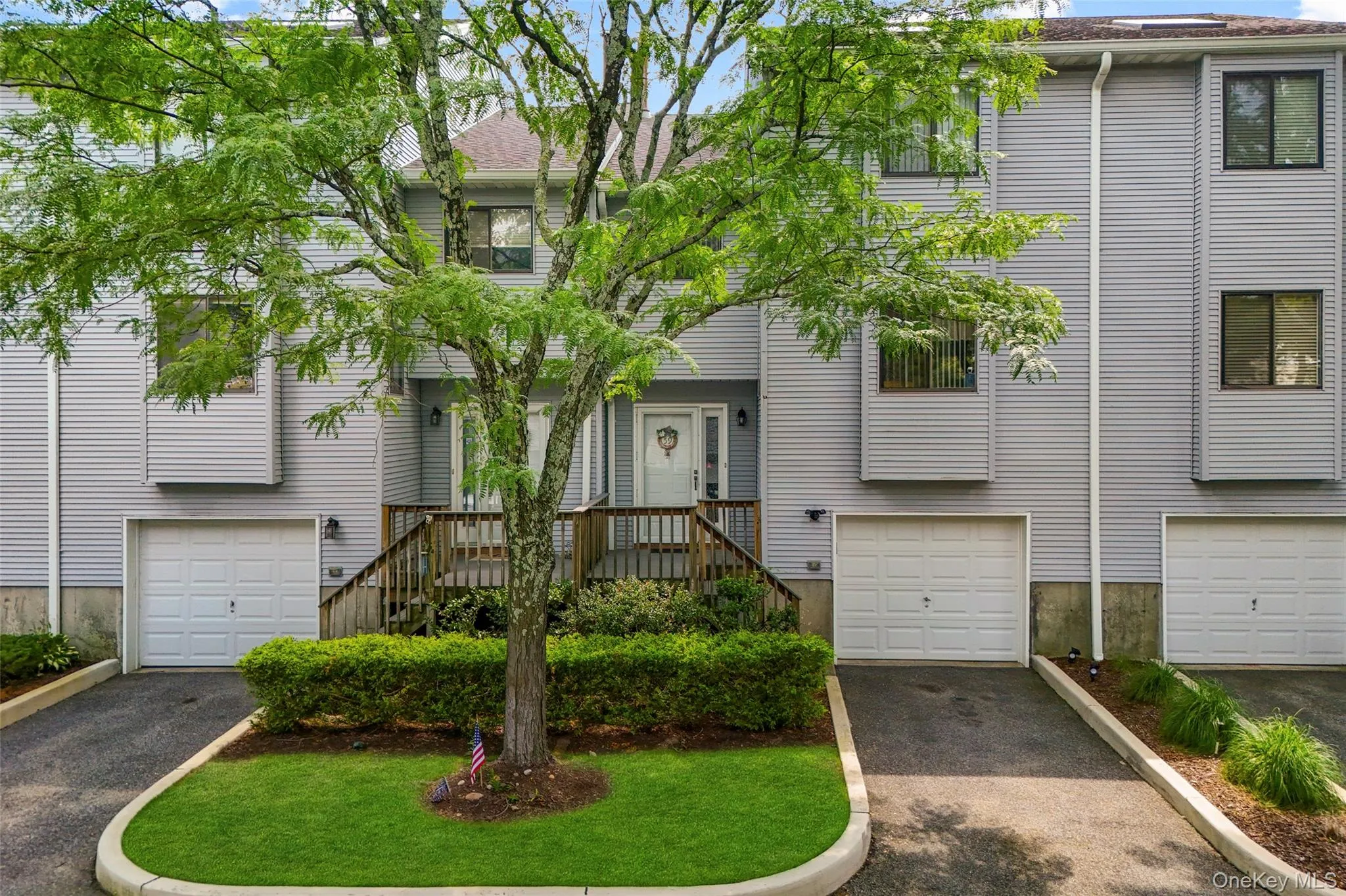 This fabulous 1Br Tri-Level unit is one a few Townhouses offering Powder rm & Finished LL plus Private 1-car garage & Front Entry. Many others have shared front entry & garage & no powder rm or finished LL. This fabulous 1Br Tri-Level unit is one a few Townhouses offering Powder rm & Finished LL plus Private 1-car garage & Front Entry. Many others have shared front entry & garage & no powder rm or finished LL.