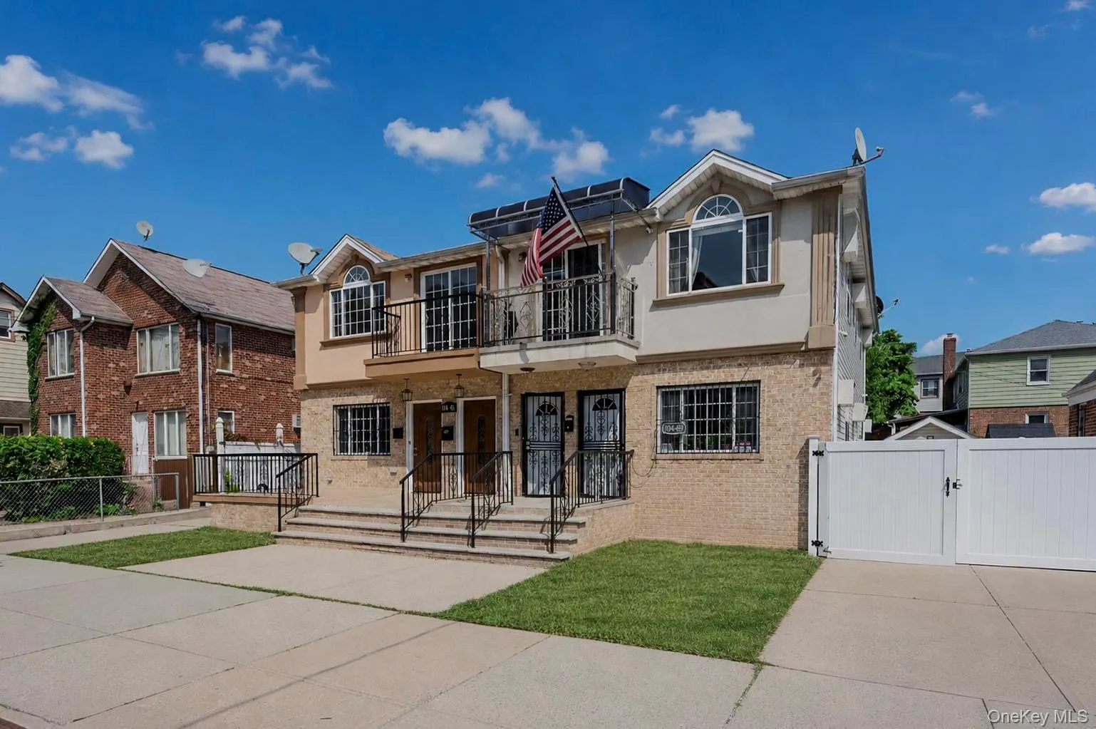 This listing is for the unit on the right side of the duplex as shown in the photo This listing is for the unit on the right side of the duplex as shown in the photo