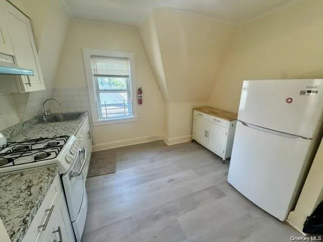 100 Earle Avenue, Hempstead, NY, 2 Bedrooms Bedrooms, 4 Rooms Rooms,1 BathroomBathrooms,Residential Lease,For Rent,Earle,0,1030602 100 Earle Avenue, Hempstead, NY, 2 Bedrooms Bedrooms, 4 Rooms Rooms,1 BathroomBathrooms,Residential Lease,For Rent,Earle,0,1030602