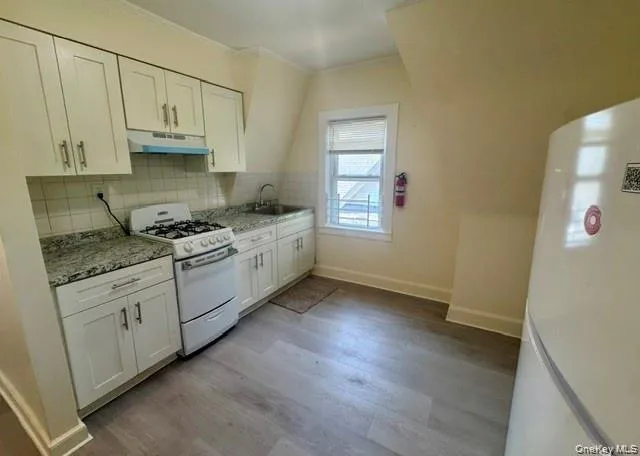 100 Earle Avenue, Hempstead, NY, 2 Bedrooms Bedrooms, 4 Rooms Rooms,1 BathroomBathrooms,Residential Lease,For Rent,Earle,0,1030602 100 Earle Avenue, Hempstead, NY, 2 Bedrooms Bedrooms, 4 Rooms Rooms,1 BathroomBathrooms,Residential Lease,For Rent,Earle,0,1030602