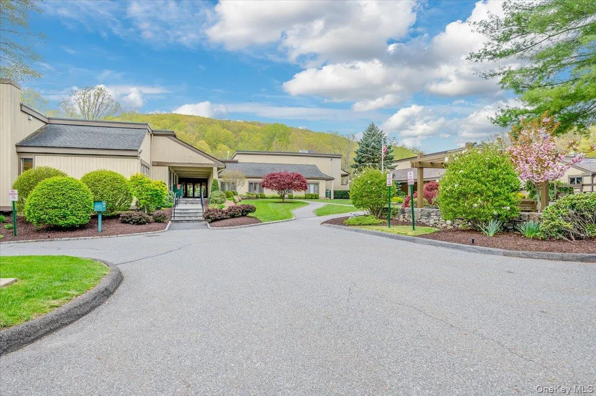 456 Heritage Hills, Somers, NY, 2 Bedrooms Bedrooms, 7 Rooms Rooms,2 BathroomsBathrooms,Residential,For Rent,Heritage,0,1030604 456 Heritage Hills, Somers, NY, 2 Bedrooms Bedrooms, 7 Rooms Rooms,2 BathroomsBathrooms,Residential,For Rent,Heritage,0,1030604