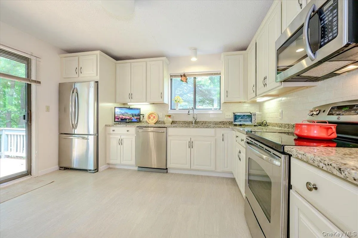 456 Heritage Hills, Somers, NY, 2 Bedrooms Bedrooms, 7 Rooms Rooms,2 BathroomsBathrooms,Residential,For Rent,Heritage,0,1030604 456 Heritage Hills, Somers, NY, 2 Bedrooms Bedrooms, 7 Rooms Rooms,2 BathroomsBathrooms,Residential,For Rent,Heritage,0,1030604