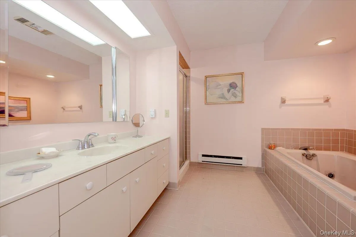 456 Heritage Hills, Somers, NY, 2 Bedrooms Bedrooms, 7 Rooms Rooms,2 BathroomsBathrooms,Residential,For Rent,Heritage,0,1030604 456 Heritage Hills, Somers, NY, 2 Bedrooms Bedrooms, 7 Rooms Rooms,2 BathroomsBathrooms,Residential,For Rent,Heritage,0,1030604