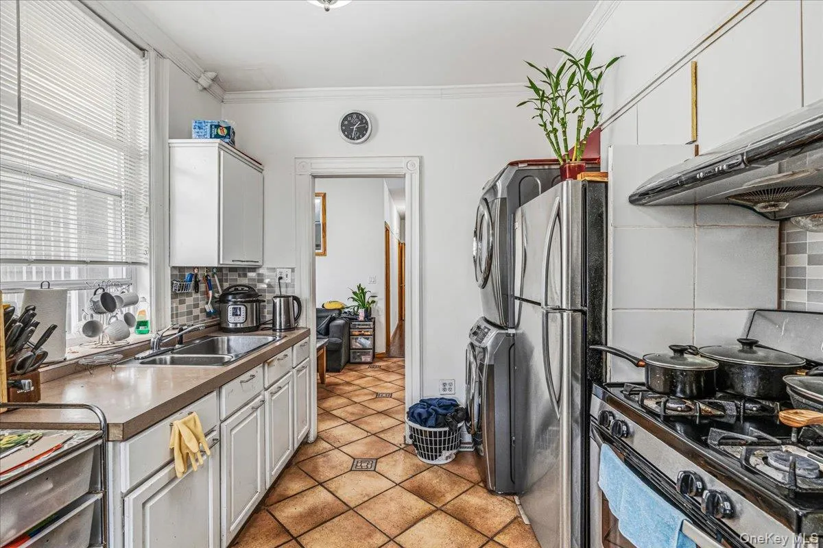 8605 79th Street, New York, NY, 3 Bedrooms Bedrooms, 7 Rooms Rooms,2 BathroomsBathrooms,Residential,For Rent,79th,0,1030606 8605 79th Street, New York, NY, 3 Bedrooms Bedrooms, 7 Rooms Rooms,2 BathroomsBathrooms,Residential,For Rent,79th,0,1030606
