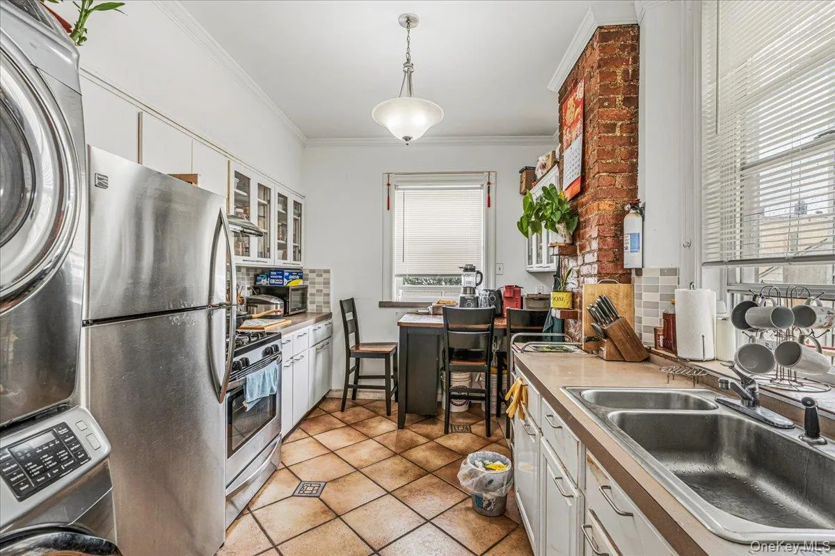 8605 79th Street, New York, NY, 3 Bedrooms Bedrooms, 7 Rooms Rooms,2 BathroomsBathrooms,Residential,For Rent,79th,0,1030606 8605 79th Street, New York, NY, 3 Bedrooms Bedrooms, 7 Rooms Rooms,2 BathroomsBathrooms,Residential,For Rent,79th,0,1030606