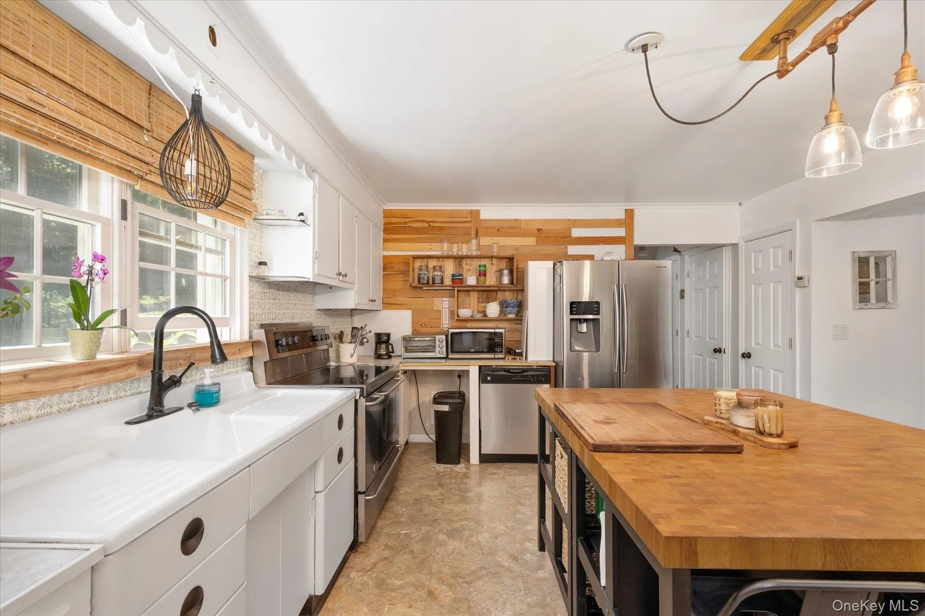 58 Elwood Road, Huntington, NY, 4 Bedrooms Bedrooms, 10 Rooms Rooms,3 BathroomsBathrooms,Residential,For Rent,Elwood,0,1030607 58 Elwood Road, Huntington, NY, 4 Bedrooms Bedrooms, 10 Rooms Rooms,3 BathroomsBathrooms,Residential,For Rent,Elwood,0,1030607