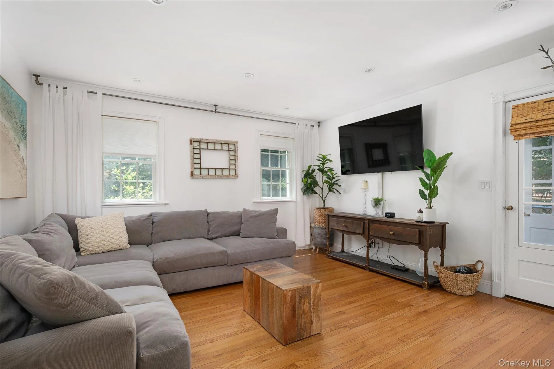 58 Elwood Road, Huntington, NY, 4 Bedrooms Bedrooms, 10 Rooms Rooms,3 BathroomsBathrooms,Residential,For Rent,Elwood,0,1030607 58 Elwood Road, Huntington, NY, 4 Bedrooms Bedrooms, 10 Rooms Rooms,3 BathroomsBathrooms,Residential,For Rent,Elwood,0,1030607