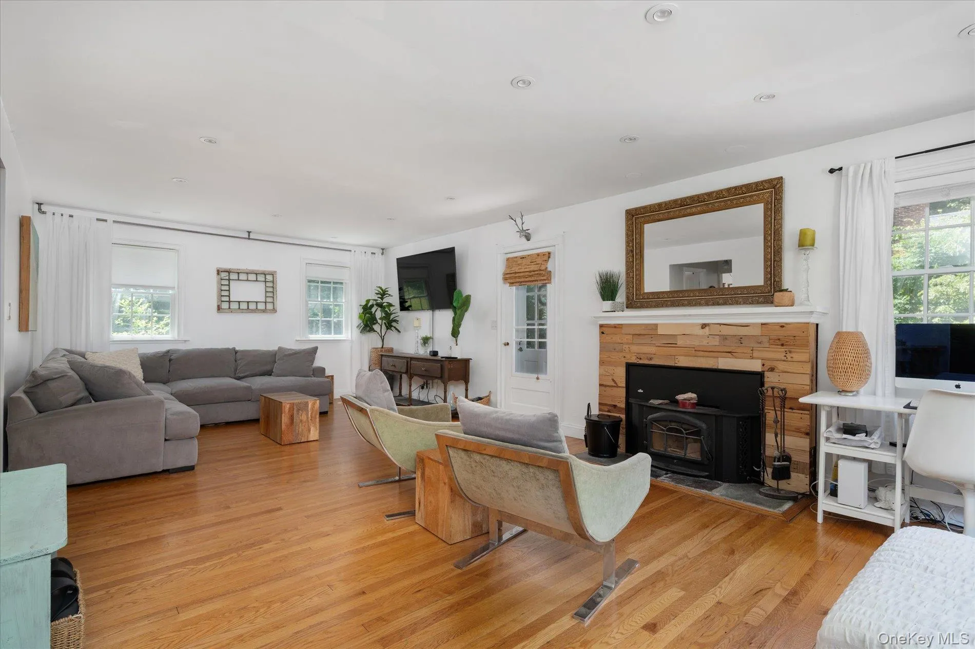 58 Elwood Road, Huntington, NY, 4 Bedrooms Bedrooms, 10 Rooms Rooms,3 BathroomsBathrooms,Residential,For Rent,Elwood,0,1030607 58 Elwood Road, Huntington, NY, 4 Bedrooms Bedrooms, 10 Rooms Rooms,3 BathroomsBathrooms,Residential,For Rent,Elwood,0,1030607