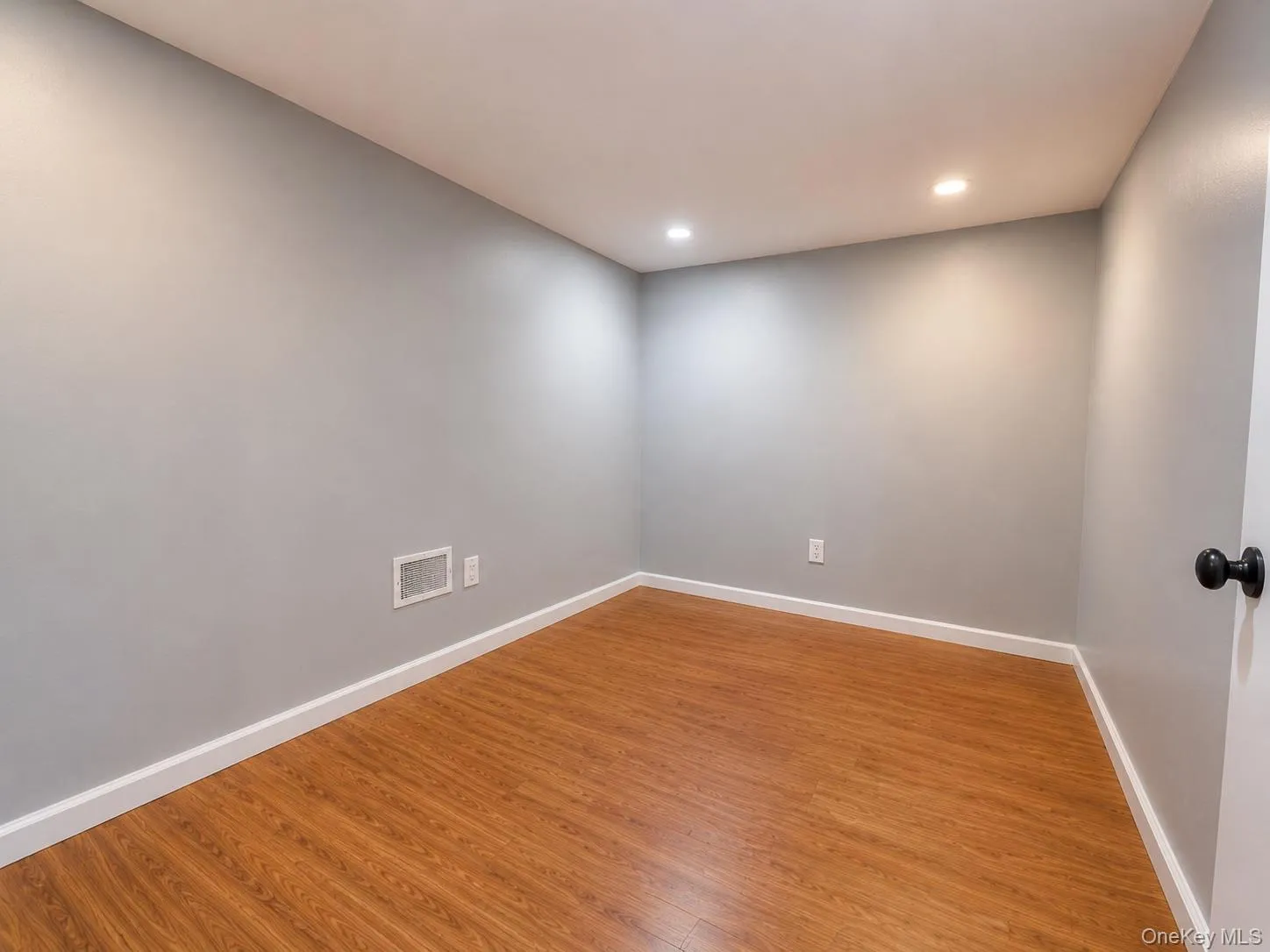 522 Willow Street, Hempstead, NY, 3 Bedrooms Bedrooms, 7 Rooms Rooms,1 BathroomBathrooms,Residential,For Rent,Willow,0,1030612 522 Willow Street, Hempstead, NY, 3 Bedrooms Bedrooms, 7 Rooms Rooms,1 BathroomBathrooms,Residential,For Rent,Willow,0,1030612