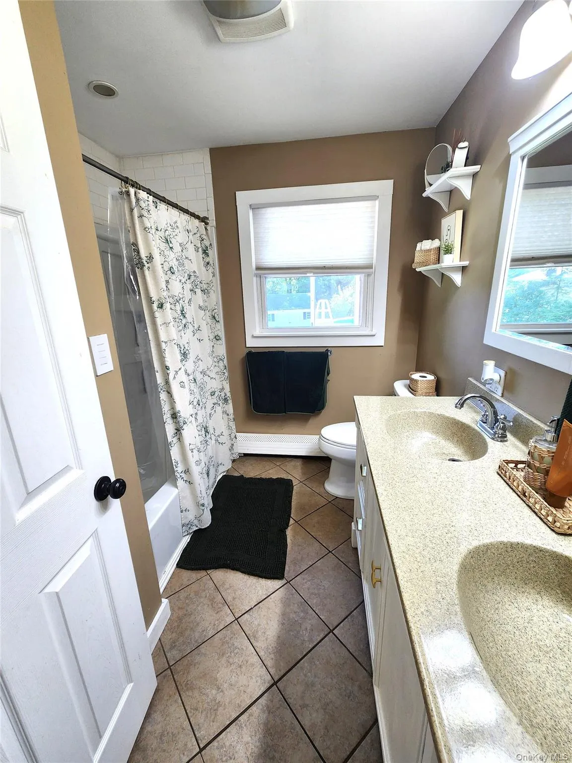 1st floor w/ceramic tile floors and tub 1st floor w/ceramic tile floors and tub