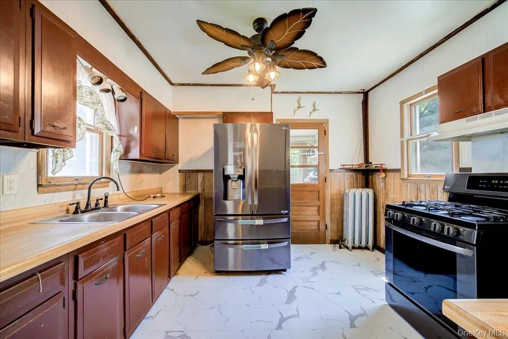 158 Cottage Street, Middletown, NY, 3 Bedrooms Bedrooms, 6 Rooms Rooms,2 BathroomsBathrooms,Residential,For Rent,Cottage,0,1030626 158 Cottage Street, Middletown, NY, 3 Bedrooms Bedrooms, 6 Rooms Rooms,2 BathroomsBathrooms,Residential,For Rent,Cottage,0,1030626